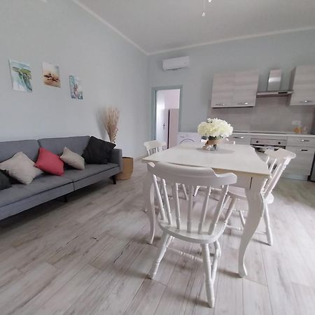 Domo Deledda Apartment Posada  Bagian luar foto