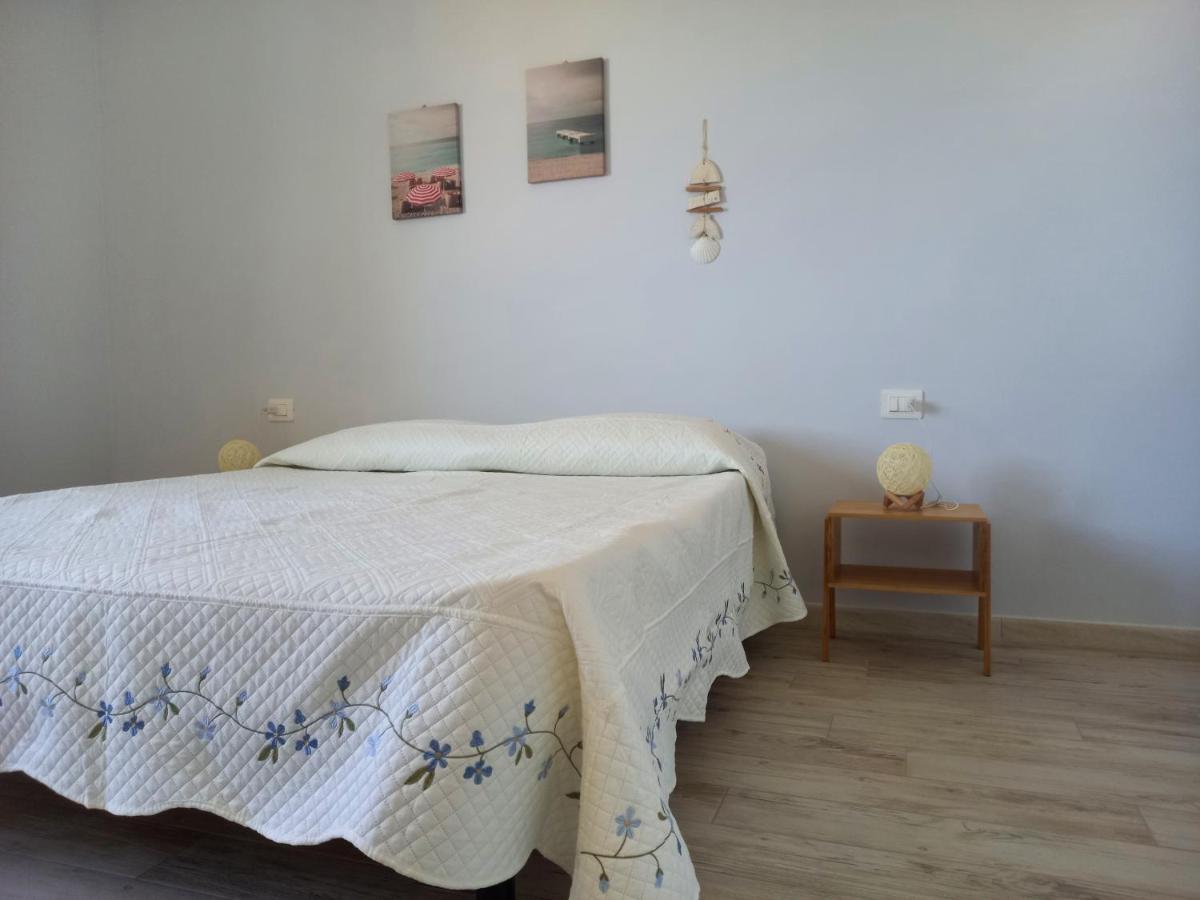 Domo Deledda Apartment Posada  Bagian luar foto