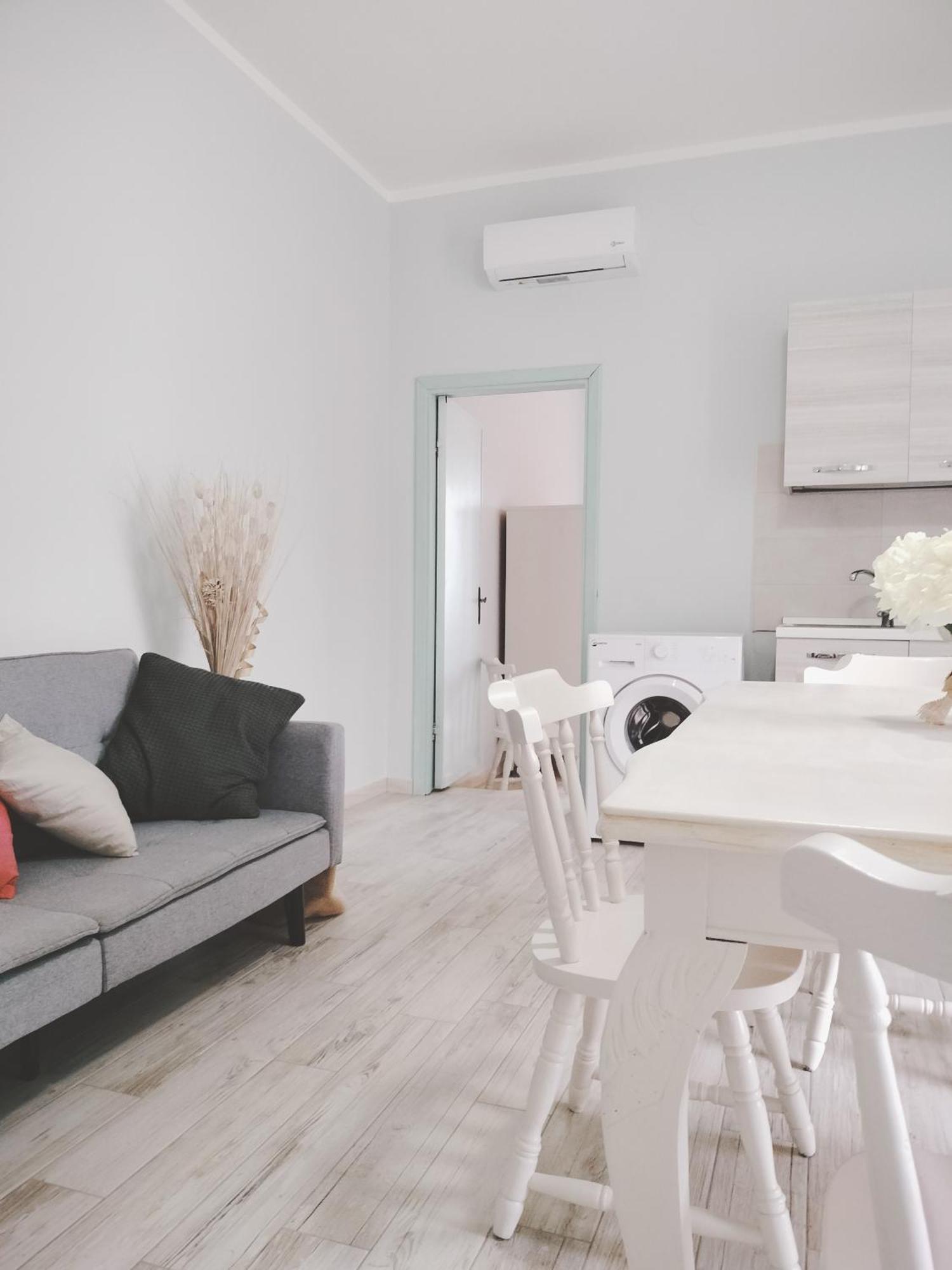 Domo Deledda Apartment Posada  Bagian luar foto