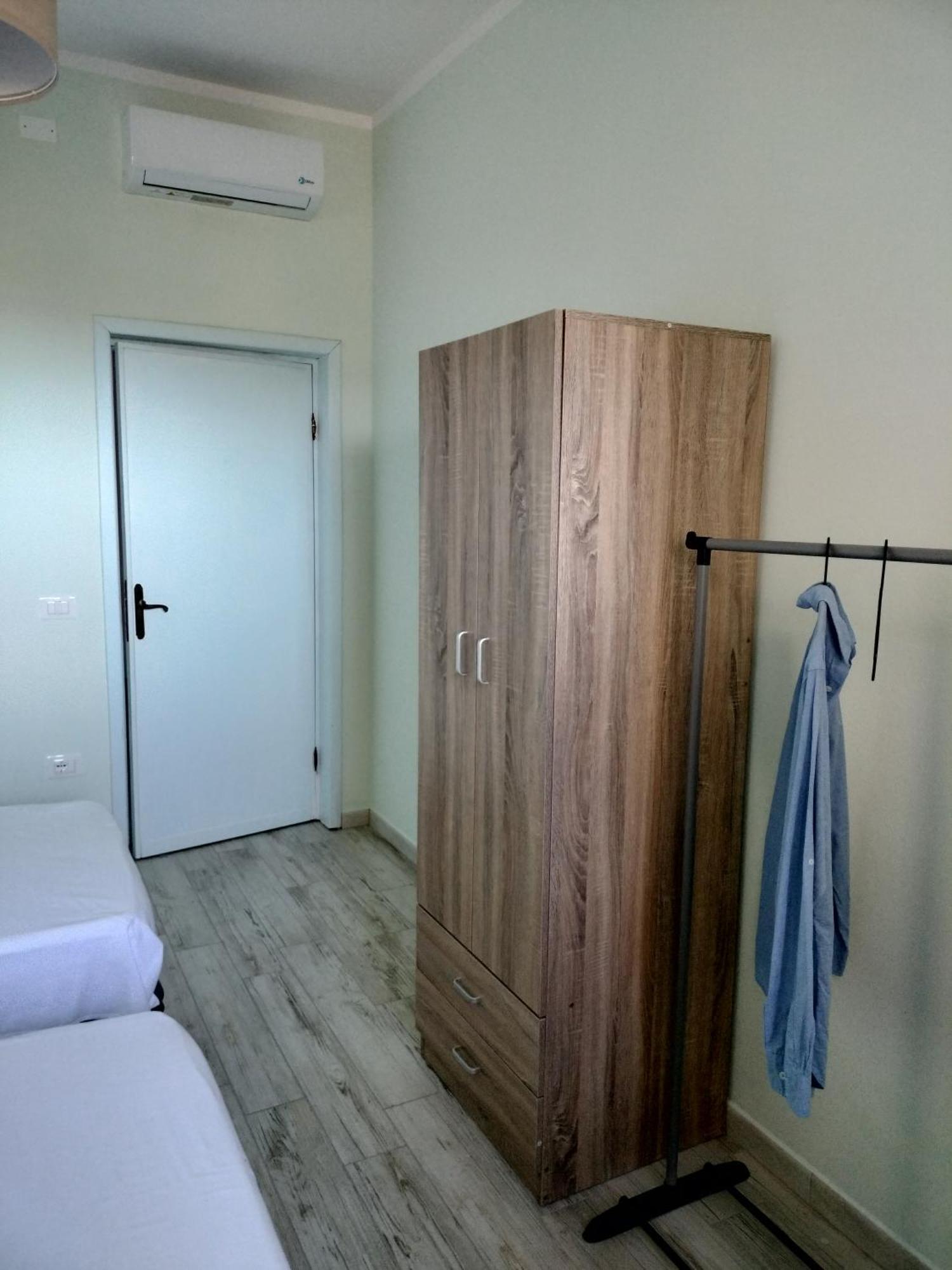 Domo Deledda Apartment Posada  Bagian luar foto